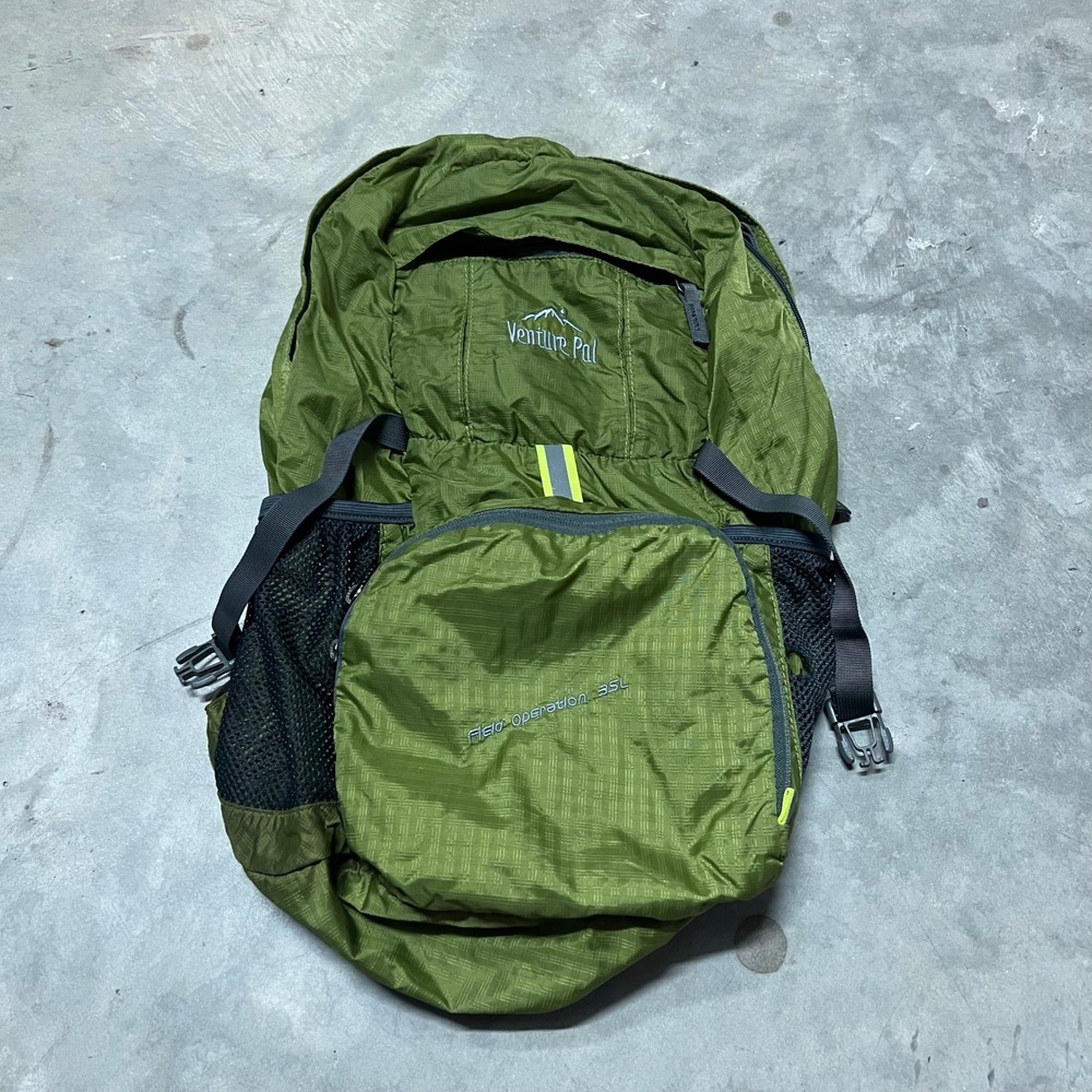 Venture Pal Field Operation 35L Backpack Green Lightweight Packable Hiking Bag
